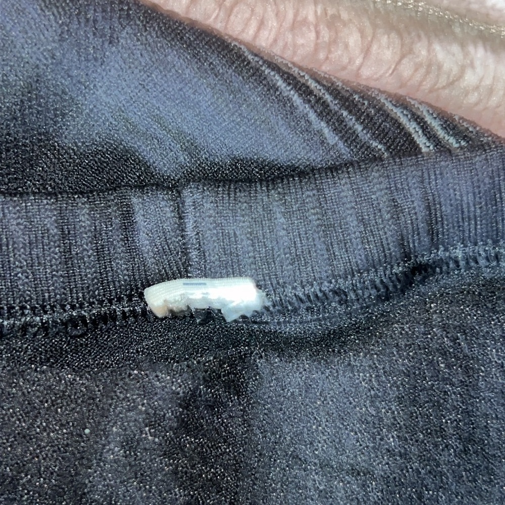 Swiftly Tech Long-Sleeve Shirt 2.0 *Hip Length, Crew black & white Ombré, EUC. - Picture 11 of 13